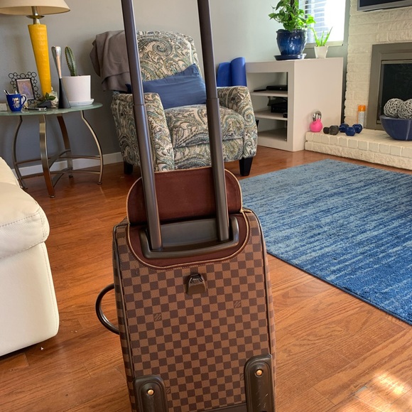 Louis Vuitton Luggage - Picture 9 of 9